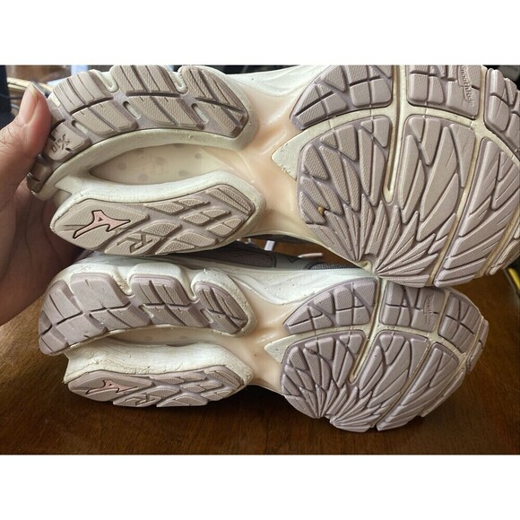 Mizuno Wave Rider 23 Women's Size 8.5 Running Shoes both are for the right foot - Picture 5 of 16